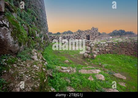 4. Dezember 2023 Italien, Sardinien, Oristano, Abbasanta, prähistorisches Dorf Nuraghe Losa Stockfoto