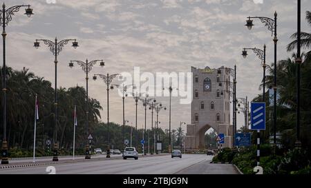 Salalah, Sultanat von Oman - 20. November 2023: Uhrenturm von Salalah Stockfoto