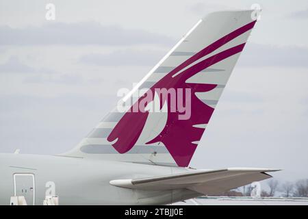 Qatar Airways Airbus A350-900 Vertikalstabilisator Nahaufnahme am Flughafen Prag Stockfoto