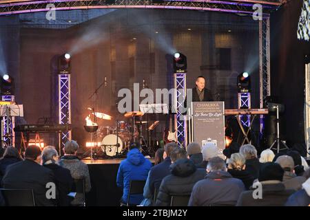 12.07.2023, Berlin, Deutschland. Kanzler Scholz auf der Bühne. Das achttägige jüdische Lichterfest Hanukka beginnt am Donnerstag, den 7. Dezember 2023. Die Zündung des ersten Lichtes findet als feierliche Zeremonie in Anwesenheit von Bundeskanzler Olaf Scholz, dem Regierenden Bürgermeister von Berlin Kai Wegner und S.E. dem israelischen Botschafter Prof. Ron Prosor statt. Stockfoto