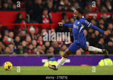 Manchester, Großbritannien. Dezember 2023. Raheem Sterling aus Chelsea während des Premier League-Spiels in Old Trafford, Manchester. Der Bildnachweis sollte lauten: Gary Oakley/Sportimage Credit: Sportimage Ltd/Alamy Live News Stockfoto