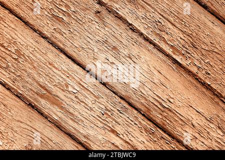 Alte Vintage, hell strukturierte, rissige Holzoberfläche. Kann wie Hintergrund verwendet werden. Die Farbe von 2024 Jahren - Pfirsich. Stockfoto