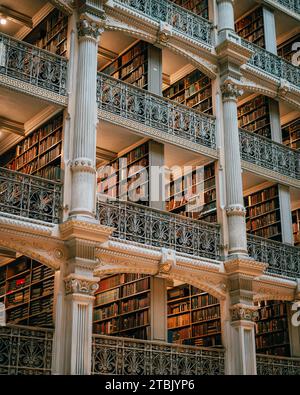 Innenarchitektur der George Peabody Library in Mount Vernon, Baltimore, Maryland Stockfoto