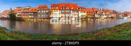 Panorama von Klein-Venedig in der Altstadt von Bamberg am sonnigen Wintertag, Bayern, Deutschland Stockfoto