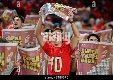 College Park, MD, USA. Dezember 2023. Die Fans der Maryland Terrapins reagieren während des NCAA-Basketballspiels zwischen den Penn State Nittany Lions und den Maryland Terrapins im Xfinity Center in College Park, MD. Reggie Hildred/CSM/Alamy Live News Stockfoto