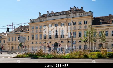 Außenansicht des Museumsquartiers in der österreichischen Hauptstadt, tagsüber. Wien, Österreich - 26. September 2023. Stockfoto