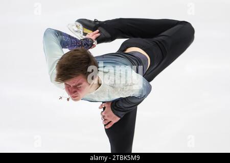 Zagreb, Kroatien. Dezember 2023. Vladimir Samoilov aus Polen tritt am 2. Tag der 55. Goldenen Pirouette in Zagreb, Kroatien, am 7. Dezember 2023 in den Paaren Free Skating an. Foto: Igor Kralj/PIXSELL Credit: Pixsell/Alamy Live News Stockfoto