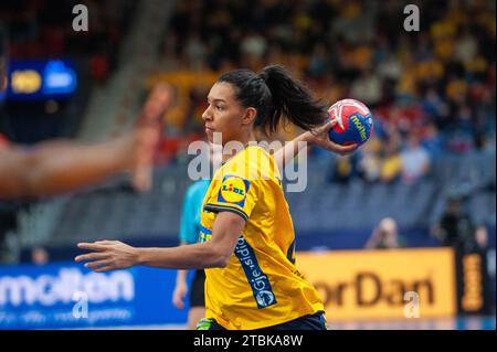 Göteborg, Schweden. Dezember 2023. Jamina Roberts aus Schweden während des Spiels der IHF Frauen-Handball-Weltmeisterschaft 2023 zwischen Schweden und Kamerun am 7. Dezember 2023. Quelle: PS Photo / Alamy Live News Stockfoto