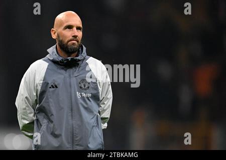 ISTANBUL: Manchester United FC-Assistenztrainer Mitchell van der Gaag beim Gruppenspiel der UEFA Champions League zwischen Galatasaray SK und Manchester United FC im Ali Sami Yen Spor Kompleksi Stadion am 29. November in Istanbul. ANP | Hollandse Hoogte | GERRIT VAN COLOGNE Stockfoto