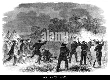 Der Bürgerkrieg in Amerika: Angriff auf die Streikposten der Garibaldi-Garde auf dem östlichen Zweig des Potomac - nach einer Skizze unseres besonderen Künstlers, 1861. "Unser Spezialkünstler schreibt wie folgt: "Ein paar Nächte, seit ich in einem Zelt in der Nähe des Lagers der Garibaldi-Garde geschlafen habe, als ein Alarm ertönte. Eine Gruppe von Sezessionisten hatte den Fluss in der Dunkelheit überquert und feuerte auf die Streicher. Ich stellte mich mit dem Rest heraus und kam rechtzeitig mit der Unterstützung, um zu sehen, wie die Sezessionisten sich in den Wald zurückziehen. Einer der Garibaldi-Garde erhielt eine Schusswunde in seinem Bein. Dieses Korps ist es Stockfoto