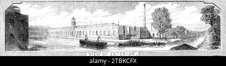 Royal Small Arms Factory, Enfield: View of Exterior, 1861. Die RSAF war eine britische Waffenfabrik, die ab 1816 britische Militärgewehre, Musketen und Schwerter herstellte. Die Fabrik, die an die Lee Navigation im Lea Valley angrenzte, entwarf und produzierte viele berühmte Waffen der britischen Armee, darunter die Lee-Enfield-Gewehre, die während der beiden Weltkriege zur Standardausrüstung gehörten. Die RSAF wurde 1988 geschlossen. Aus Illustrated London News, 1861. Stockfoto