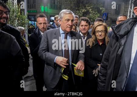 Der stellvertretende Premierminister und Außenminister Antonio Tajani sprach in Neapel im Coldiretti Village mit mehr als 200 Ständen, darunter 100 mit typischen Produkten des Landes und anderen italienischen Spezialitäten Stockfoto