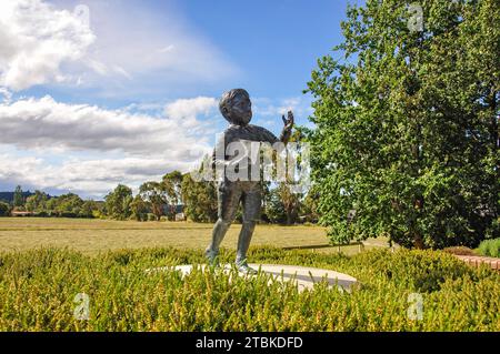 Statue von Ernest Rutherford (neuseeländischer Physiker) am Birthplace Memorial, Brightwater, in der Nähe von Nelson, Tasman Region, South Island, Neuseeland Stockfoto