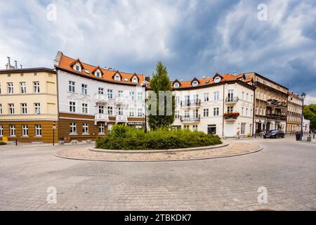 Danzig, Polen - 23. Juli 2023: Schöne renovierte Mietshäuser rund um den Kreisverkehr Gunter Grass am Ende der Wajdeloty Straße Stockfoto