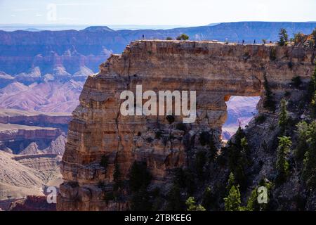 Foto von Angel's Window am Cape Royal, North Rim. Grand Canyon National Park, Arizona, USA. Stockfoto