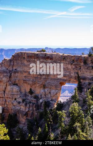 Foto von Angel's Window am Cape Royal, North Rim. Grand Canyon National Park, Arizona, USA. Stockfoto