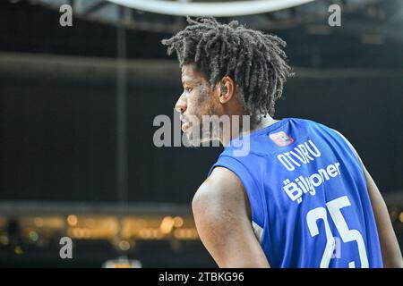 Berlin, Deutschland 07. Dezember 2023: Basketball EuroLeague 2023/2024 – Alba Berlin gegen Anadolu Efes Istanbul im Bild: Daniel Oturu (Anadolu Efes Istanbul) Stockfoto
