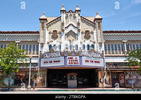 San Bernardino, Kalifornien, USA. Juni 2016. Das California Theatre for the Performing Arts wurde 1928 eröffnet. Sie hat noch die ursprüngliche Wurlitzer-Pfeifenorgel. Filmemacher haben hier Kinofilme wie King Kong und der Zauberer von Oz in den 1930er Jahren getestet Will Rogers gab seinen letzten Auftritt hier im Jahr 1935, als er bei einem Flugzeugabsturz ums Leben kam. (Kreditbild: © Ian L. Sitren/ZUMA Press Wire) NUR REDAKTIONELLE VERWENDUNG! Nicht für kommerzielle ZWECKE! Stockfoto