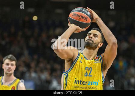 Berlin, Deutschland 07. Dezember 2023: Basketball EuroLeague - 2023/2024 - Alba Berlin gegen Anadolu Efes Istanbul im Bild: Freiwurf Johannes Thiemann (Alba Berlin) Stockfoto