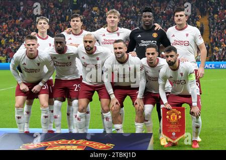 ISTANBUL - (zurück l-r) Alejandro Garnacho von Manchester United FC, Victor Lindelof von Manchester United FC, Rasmus Hojlund von Manchester United FC, Manchester United FC Torhüter Andre Onana, Harry Maguire von Manchester United FC (vorn l-r) Scott McTominay von Manchester United FC , Aaron Wan Bissaka von Manchester United FC, Sofyan Amrabat vom Manchester United FC, Luke Shaw vom Manchester United FC, Antony vom Manchester United FC, Bruno Fernandes vom Manchester United FC während der UEFA Champions League Group Ein Spiel zwischen Galatasaray SK und Manchester United FC im Ali Sami Yen Spor Komple Stockfoto