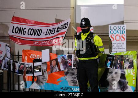 London, Großbritannien. Dezember 2023. Der ehemalige Premierminister Boris Johnson beendet seinen zweiten und letzten Tag der Beweiserteilung bei der COVID-Untersuchung in Dorland House. Quelle: Eleventh Photography/Alamy Live News Stockfoto