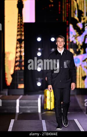 Brüssel, Belgien Dezember 2023. Die belgische Julien Watrin wurde während der Präsentation der offiziellen belgischen Mannschaft des „Team Belgium“ für die Olympischen Spiele 2024 in Paris auf der Veranstaltung „Catwalk to Paris“ des belgischen olympischen Komitees BOIC-COIB am Donnerstag, den 7. Dezember 2023, in Brüssel dargestellt. BELGA FOTO LAURIE DIEFFEMBACQ Credit: Belga News Agency/Alamy Live News Stockfoto