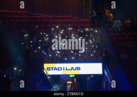 Göteborg, Schweden. Dezember 2023. Fans vor dem Spiel der IHF Handball-Weltmeisterschaft 2023 zwischen Schweden und Kamerun am 7. Dezember 2023. Quelle: PS Photo / Alamy Live News Stockfoto