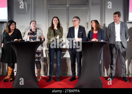 Europe-Ecologie-Les Verts (EELV) ehemaliger Präsidentschaftskandidat Yannick Jadot, französischer linker Parteivorsitzender La France Insoumise (LFI), Raquel Garrido, französischer Ökologe, Cyrielle Chatelain, französischer Parteiabgeordneter Elsa Faucillon, französischer Parteisekretär der Sozialistischen Partei, Olivier Faure, stellvertretender Bürgermeister von Paris, zuständig für Solidarität, Kampf gegen Ungleichheit und Ausgrenzung Lea Filoche, Abgeordnete der französischen Linken La France Insoumise (LFI) und Mitglied der linken Koalition Nupes Clementine Autain, Senatorin Fabien Gay und Mitglied der Fre Stockfoto