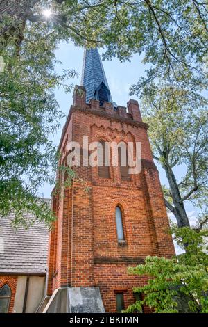 Der Turm der historischen St. Peter's Episcopal Church in Oxford, Mississippi. Stockfoto