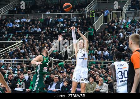 Athen, Griechenland. Dezember 2023. 31 Dzanan Musa von Real Madrid während der Euroleague, Runde 13, Spiel zwischen Panathinaikos AKTOR Athen und Real Madrid in der OAKA Altion Arena am 7. Dezember 2023 in Athen, Griechenland. Quelle: Unabhängige Fotoagentur/Alamy Live News Stockfoto