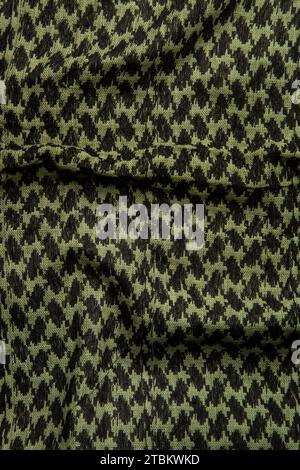 Keffieh Schal. Die Textur des traditionellen Baumwoll-symbolischen arabischen Schals. Khaki Hintergrund. Stockfoto