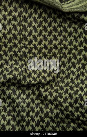 Keffieh Schal. Die Textur des traditionellen Baumwoll-symbolischen arabischen Schals. Khaki Hintergrund. Stockfoto