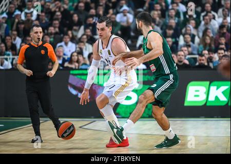 Athen, Lombardei, Griechenland. Dezember 2023. 11 MARIO HEZONJA .of Real Madrid während der Euroleague, Runde 13, Spiel zwischen Panathinaikos AKTOR Athen und Real Madrid in der OAKA Altion Arena am 7. Dezember 2023 in Athen, Griechenland. (Kreditbild: © Stefanos Kyriazis/ZUMA Press Wire) NUR REDAKTIONELLE VERWENDUNG! Nicht für kommerzielle ZWECKE! Stockfoto