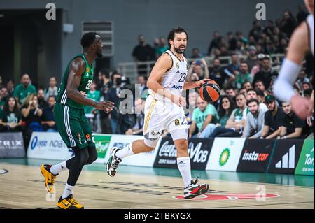 Athen, Lombardei, Griechenland. Dezember 2023. 23 SERGIO LLULL von Real Madrid während der Euroleague, Runde 13, Spiel zwischen Panathinaikos AKTOR Athen und Real Madrid in der OAKA Altion Arena am 7. Dezember 2023 in Athen, Griechenland. (Kreditbild: © Stefanos Kyriazis/ZUMA Press Wire) NUR REDAKTIONELLE VERWENDUNG! Nicht für kommerzielle ZWECKE! Stockfoto