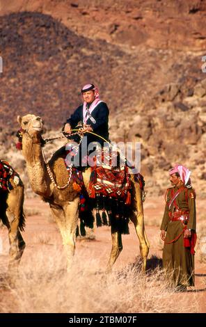 König Abdullah II. Von Jordanien in Wadi Rum für die Dreharbeiten von Jordan The Royal Tour im Jahr 2001. Stockfoto