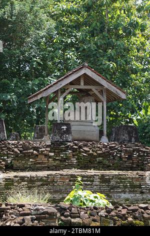 Der Gayatri-Tempel ist die Ruine eines Hindutempels in Tulungagung, Ost-Java. Der Gayatri-Tempel ist ein Relikt des Majapahit-Königreichs Stockfoto