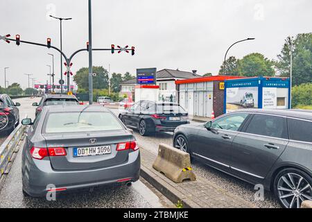 Bahnbeladung für die Überfahrt mit dem Autozug vom Festland nach Sylt, DB Shuttle, Bahnhof NIebuell, Nordfriesland, Schleswig-Holstein Stockfoto