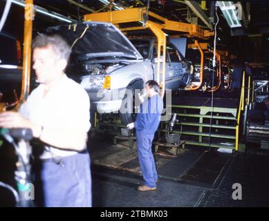 DEU, Deutschland: Die historischen Rutschen aus den 84-85 r Jahren, Ruesselsheim. Opel Werk. Produktion an Montagelinien und Schichtwechsel CA 1984 Stockfoto