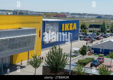 Bratislava, Slowakei, 4. August 2022 : IKEA Möbelgeschäft. IKEA ist seit 2008 der weltweit größte Möbelhändler und entwirft und Stockfoto