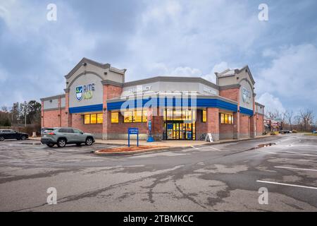 New Hartford, New York - 23. November 2023: Rite Aid Pharmacy Storefront, ist eine bekannte amerikanische Apothekenkette, die eine Reihe von Gesundheit und Wohlbefinden bietet Stockfoto