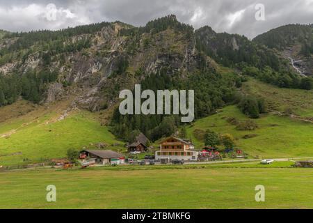 Wanderweg im Stilluptal, Gasthof Stilluper Haus, Stillupgrund, Mayrhofen, Naturpark Zillertaler Alpen Hochgebirge, Landwirtschaft, Alpen Stockfoto