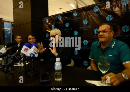 Valencia, Carabobo, Venezuela. Dezember 2023. Dezember 2023. Yordano Di Marzo (c), italienisch-venezolanischer Singer-Songwriter, Gewinner des Grammy-Preises, während einer Pressekonferenz im Manantial Hotel, während eines Konzerts mit Geremias, im Madeirense Club in Valencia, Bundesstaat Carabobo. Foto: Juan Carlos Hernandez (Credit Image: © Juan Carlos Hernandez/ZUMA Press Wire) NUR REDAKTIONELLE VERWENDUNG! Nicht für kommerzielle ZWECKE! Stockfoto