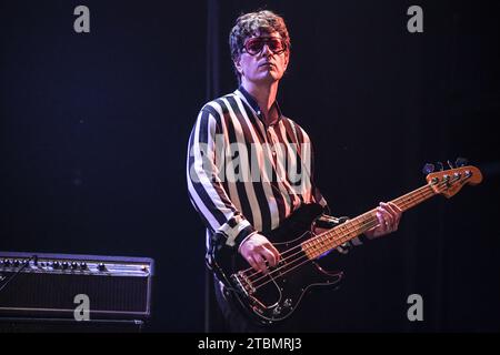 Juana La Loca: Andrés García (bajo). 30 aniversario de „Electronauta“ Stockfoto