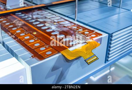 Lithium-Akkupack für Elektroautos und Stromanschlüsse Stockfoto