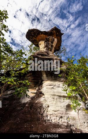 PHA Taem Nationalpark, erodierte Pilzfelsen „Sao Chaliang“, Felsmalerei, Ubon Ratchathani, Isan, Thailand, Südostasien, Asien Stockfoto