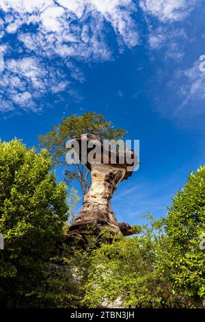 PHA Taem Nationalpark, erodierte Pilzfelsen „Sao Chaliang“, Felsmalerei, Ubon Ratchathani, Isan, Thailand, Südostasien, Asien Stockfoto