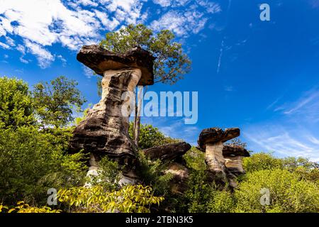 PHA Taem Nationalpark, erodierte Pilzfelsen „Sao Chaliang“, Felsmalerei, Ubon Ratchathani, Isan, Thailand, Südostasien, Asien Stockfoto