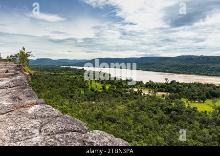 PHA Taem National Park, der Mekong Fluss an der Grenze zu Laos, prähistorische Felsmalereien, Isan, Ubon Ratchathani, Thailand, Südostasien, Asien Stockfoto