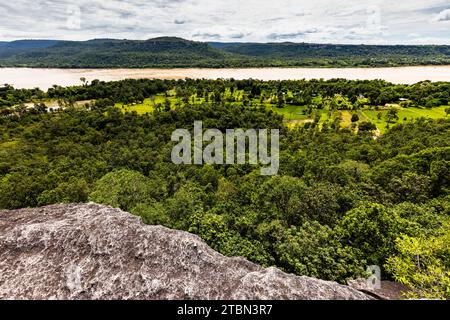 PHA Taem National Park, der Mekong Fluss an der Grenze zu Laos, prähistorische Felsmalereien, Isan, Ubon Ratchathani, Thailand, Südostasien, Asien Stockfoto