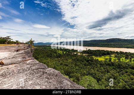 PHA Taem National Park, der Mekong Fluss an der Grenze zu Laos, prähistorische Felsmalereien, Isan, Ubon Ratchathani, Thailand, Südostasien, Asien Stockfoto